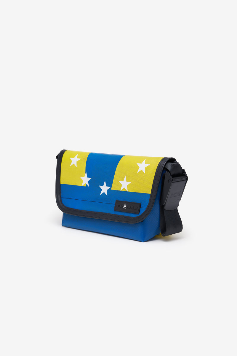 FREITAG + ETUDES STUDIO HAWAII FIVE 0 BLUE 3 FREITAG + ETUDES STUDIO HAWAII FIVE 0 BLUE 3