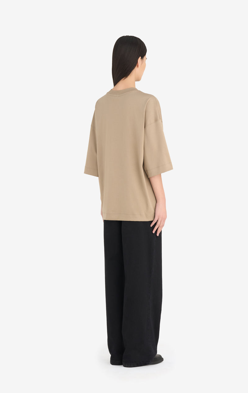 OVERSIZED POCKET T-SHIRT É OVERSIZED POCKET T-SHIRT É