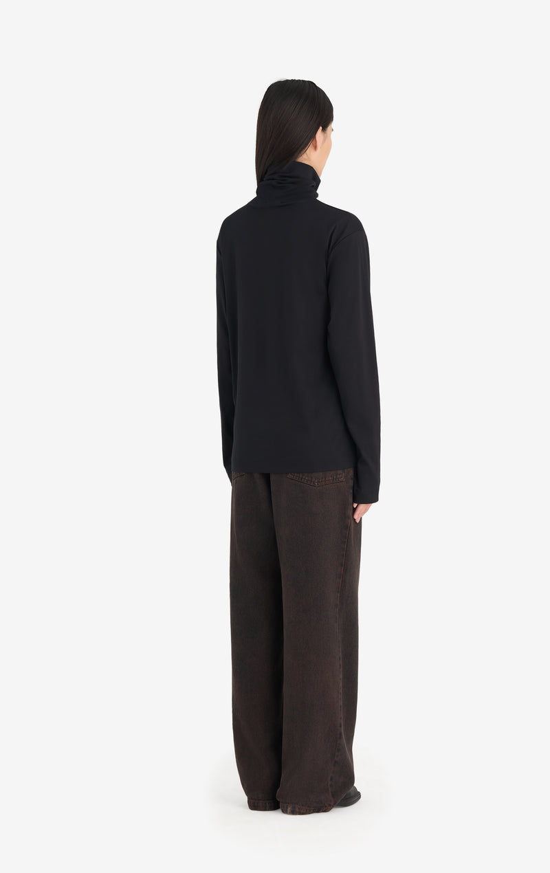 TURTLENECK T-SHIRT LONG SLEEVES É TURTLENECK T-SHIRT LONG SLEEVES É
