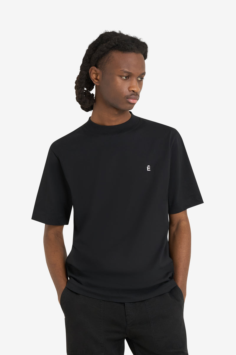 CLASSIC T-SHIRT É BLACK 2