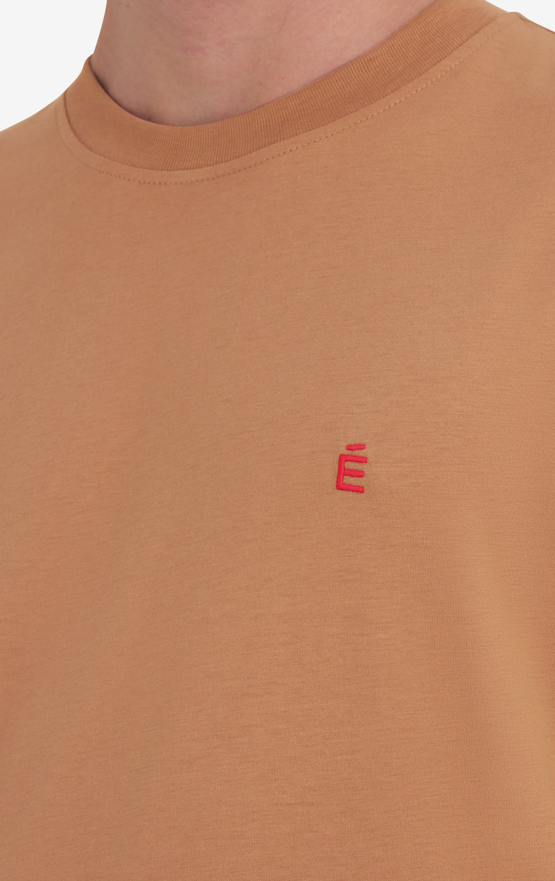 REGULAR T-SHIRT É