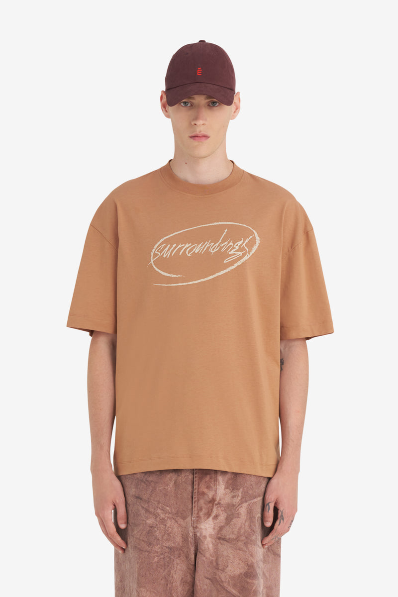 RELAX T-SHIRT SURROUNDINGS CAMEL 2