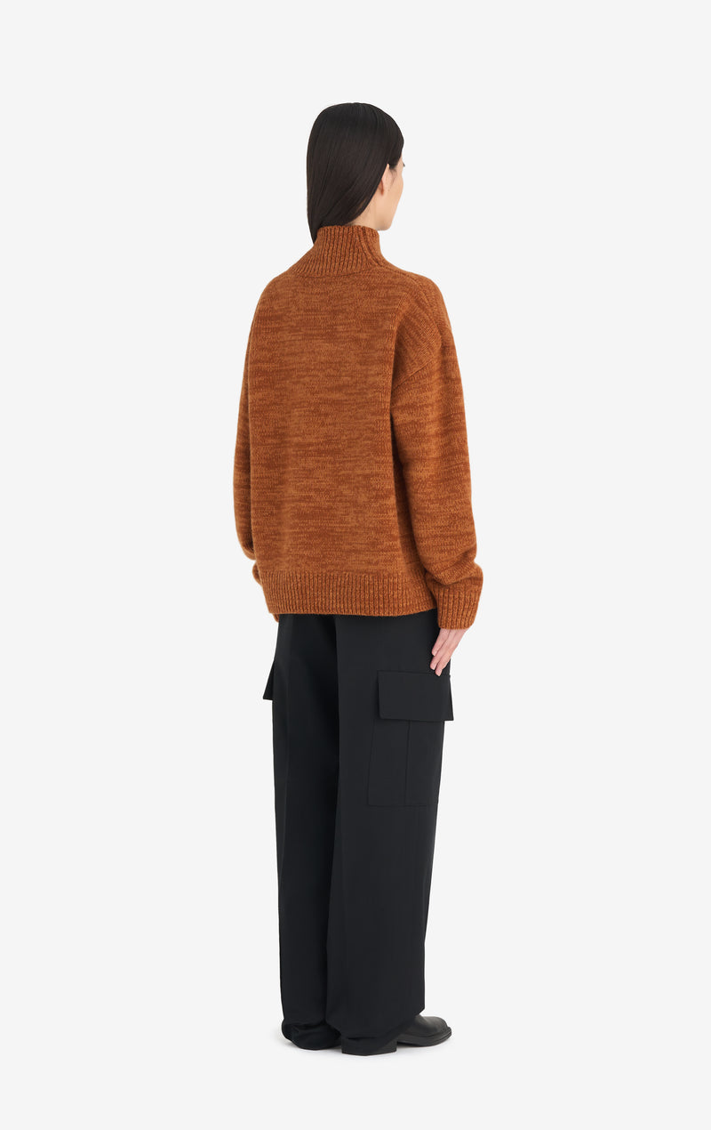 FUNNEL NECK SWEATER É