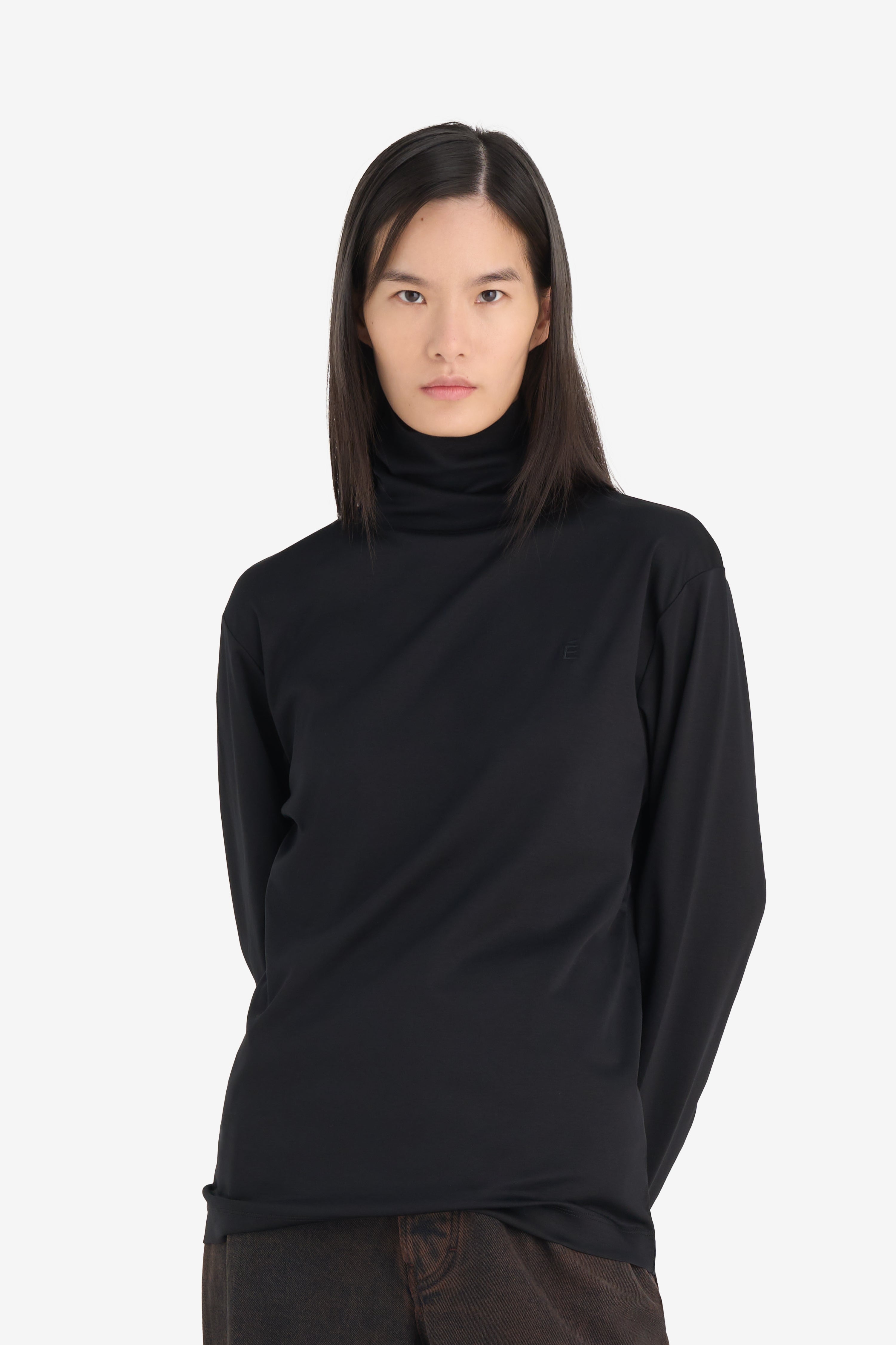 TURTLENECK T-SHIRT LONG SLEEVES É BLACK | Études Studio
