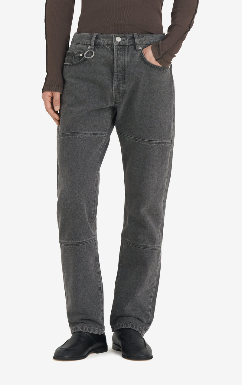 CORNER 42 / GRAY