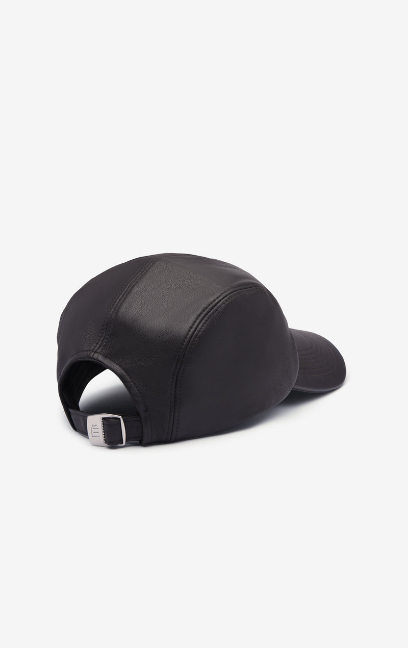 Casquette É en cuir