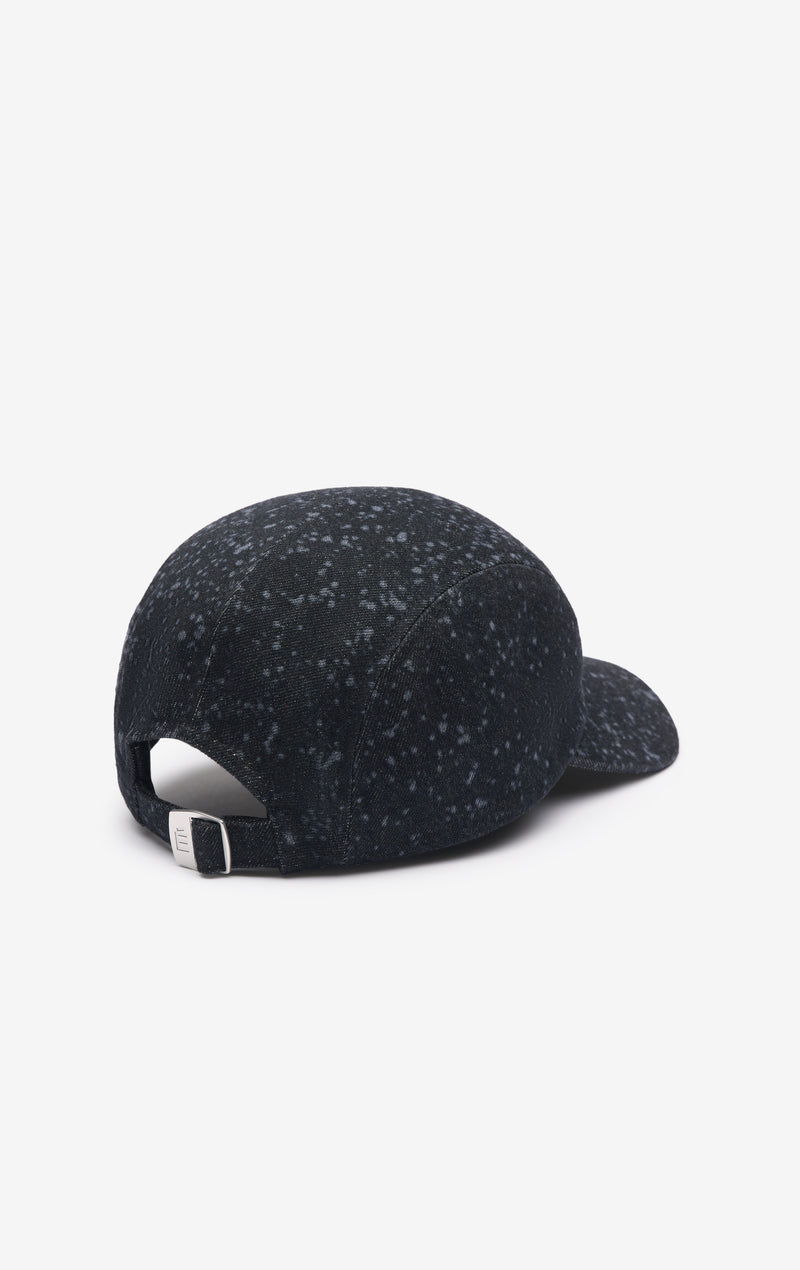Casquette É