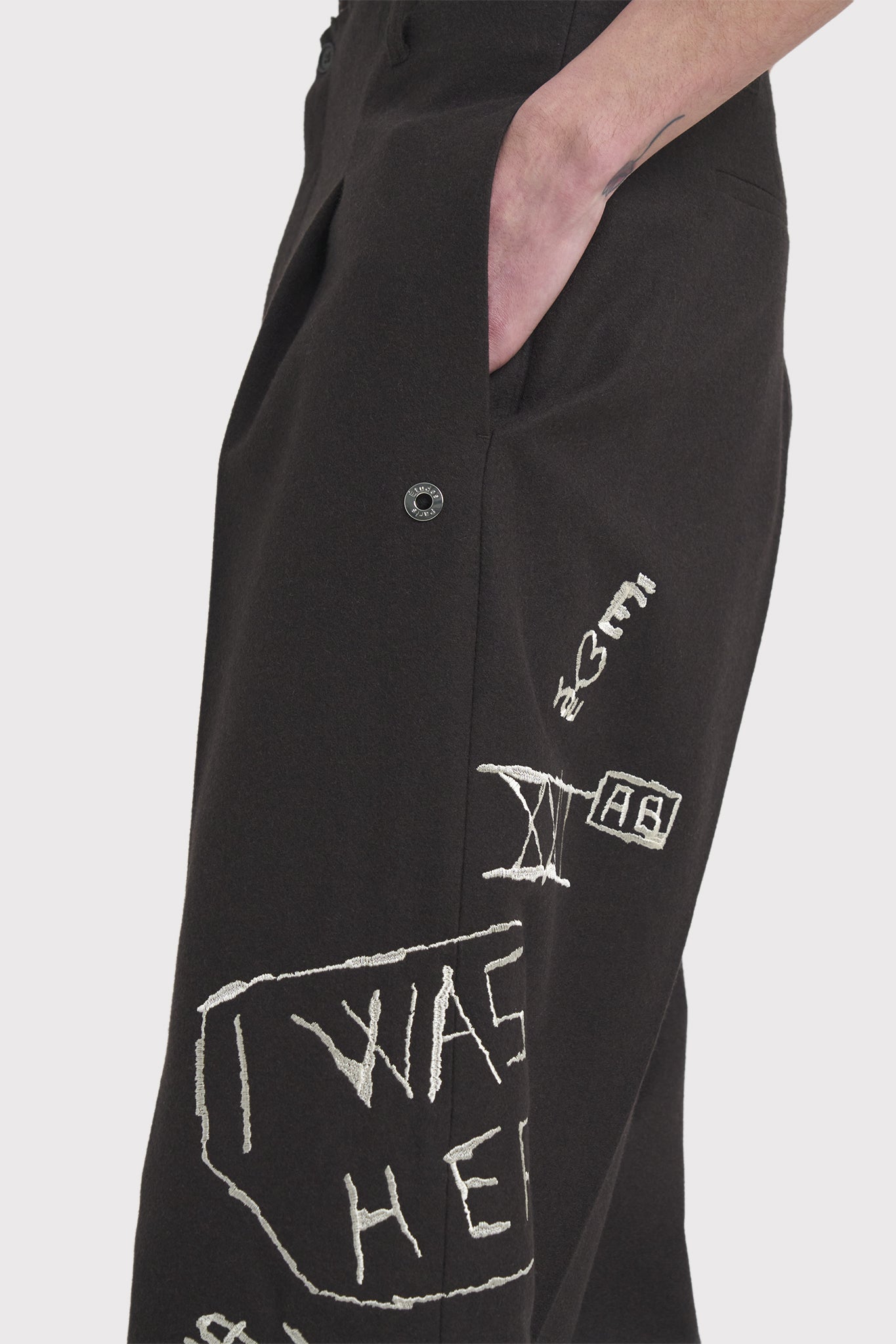 ÉTUDES THEATRE GRAFFITI FLANNELBROWN TROUSERS 5